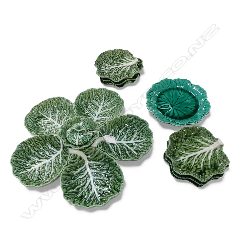 7 PCES BORDALLO PINHEIRO PORTUGAL CABBAGE WARE; 5 LOBED DISH 370mm dia, 6 PLATES + WEDGWOOD LEAF PLATE 200mm dia Image 1++