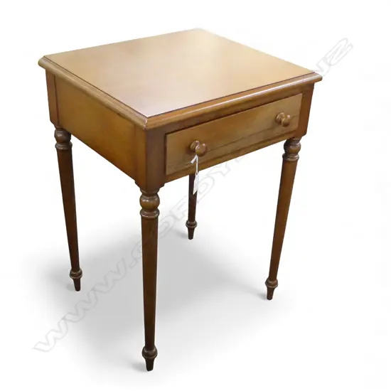 MAHOGANY SIDE TABLE W.455mm