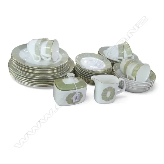 ROYAL DOULTON 'SONNET' 6 PLACE DINNER SET