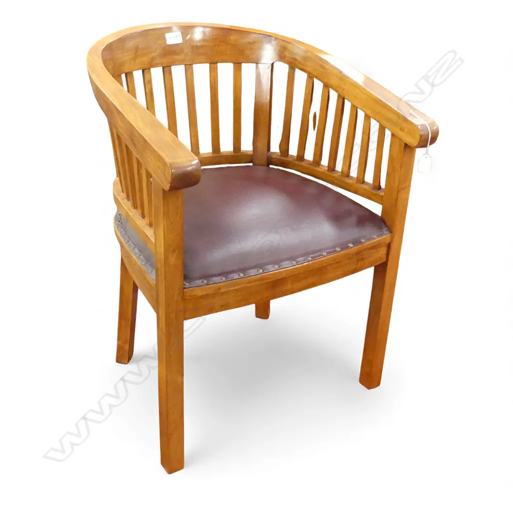 WOOD FRAME ARMCHAIR Image 1++