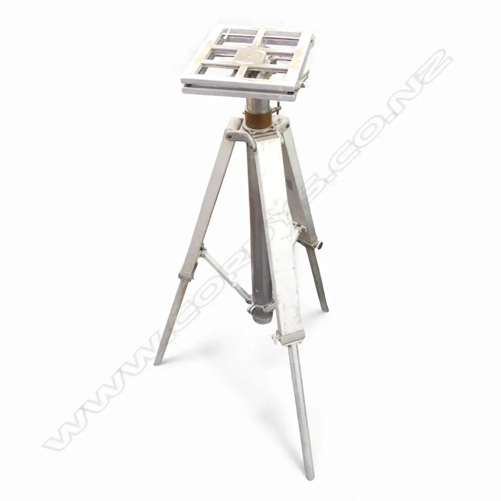 CAST ALLUMINIUM INDUSTRIAL TRIPOD STAND Image 1++