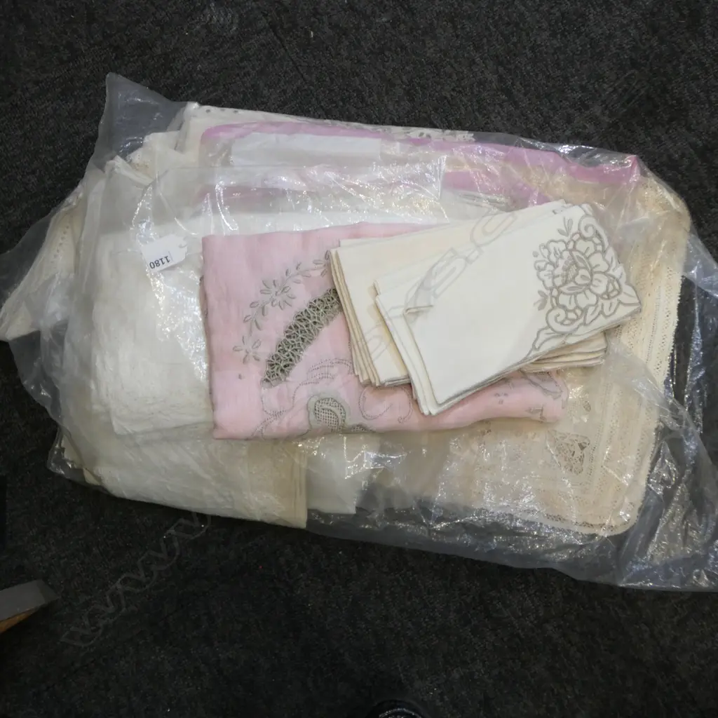 LGE COLLECTION VINTAGE CROCHET + LINEN + OTHER NAPKINS ETC Image 1++