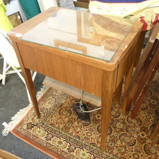 MAHOGANY SINGER SEWING TABLE W.625mm AF
