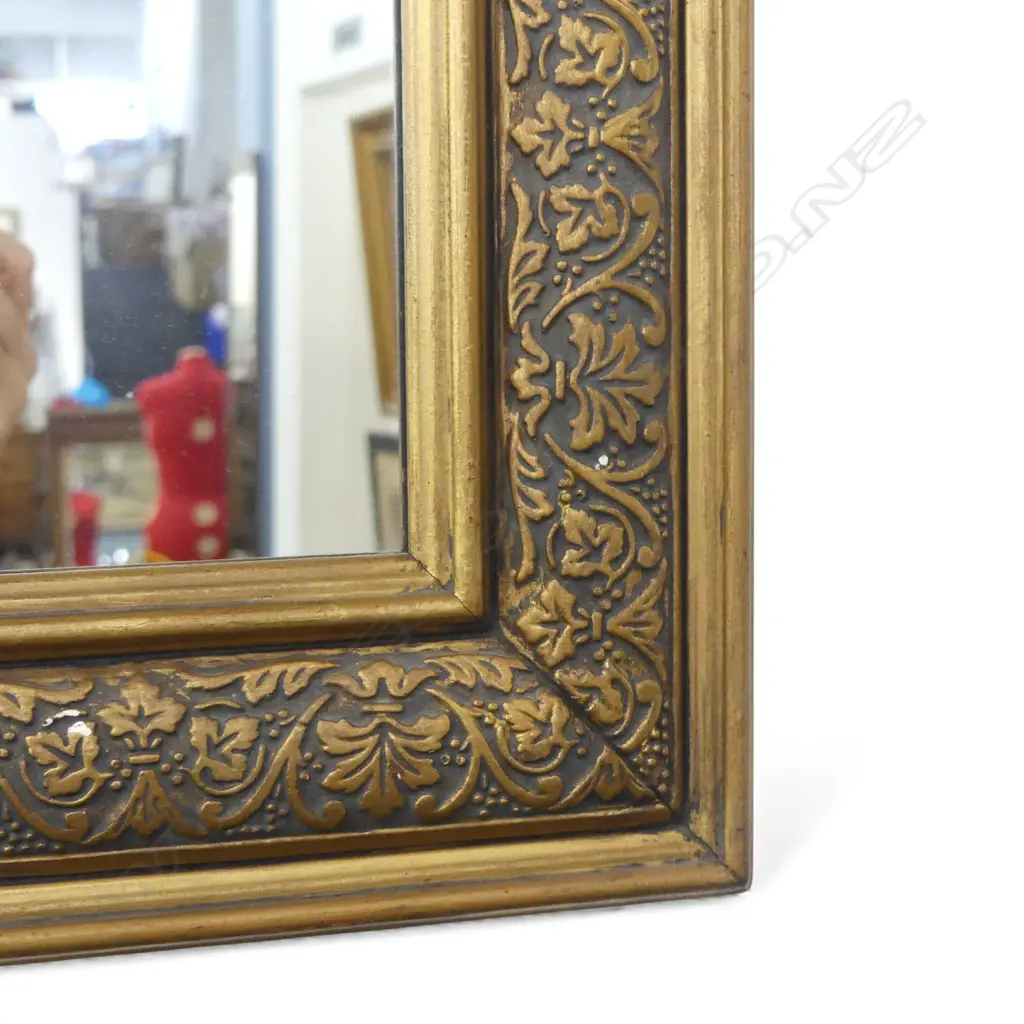 GILT FRAME MIRROR 875x685mm Image 1++
