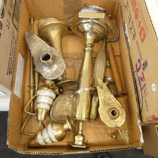 BOX OF BRASS ODDMENTS