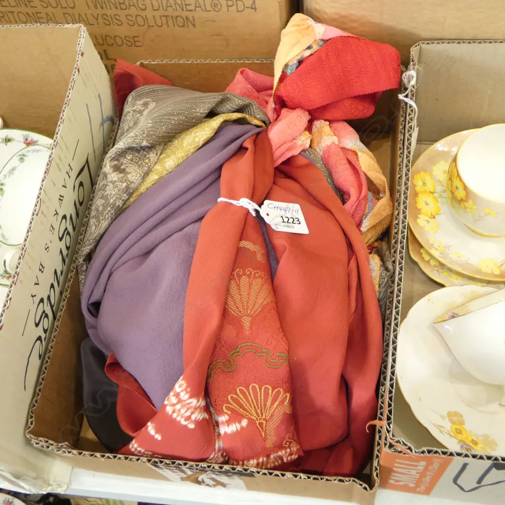 5 JAPANESE SILK SCARVES  Image 1++