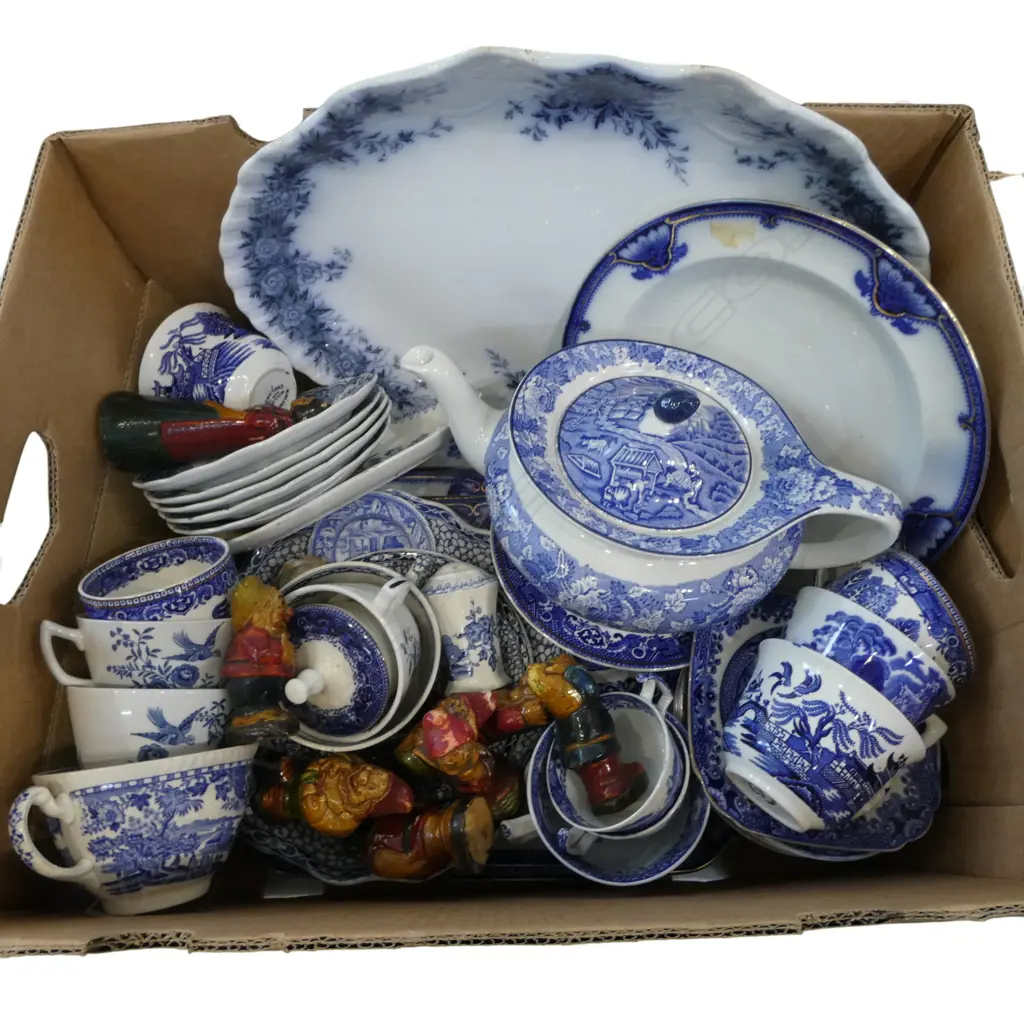 ASST. B/W CHINA + PAINTED PLASTER SNOW WHITE & 7 DWARFS (REPAIRS) Image 1++