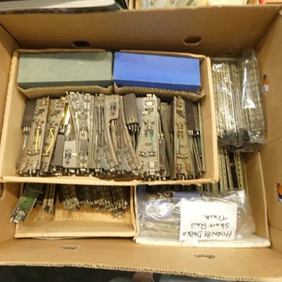 LARGE BOX OF HORNBY DUBLO ELECTRIC RAIL TRACK