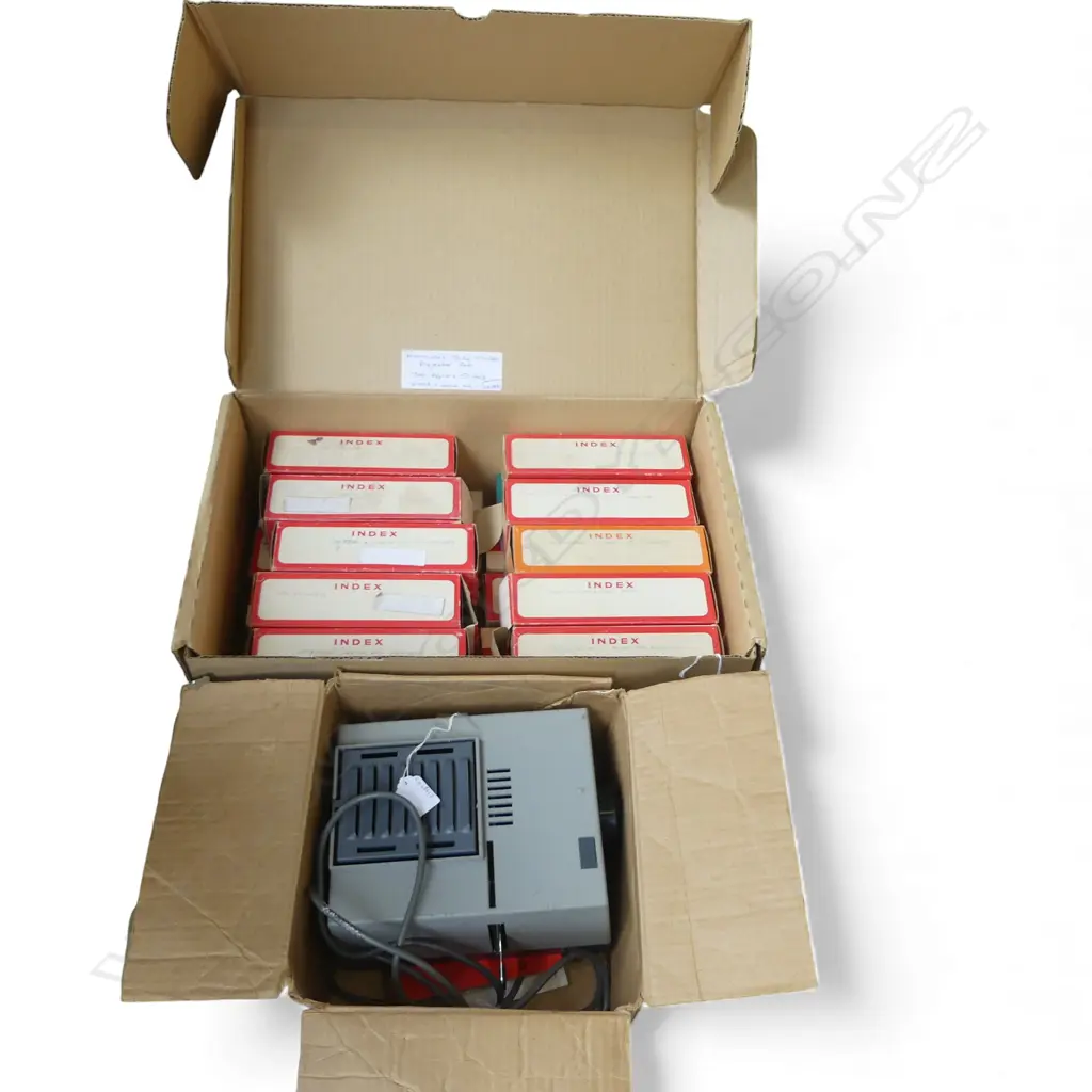 VINTAGE HAMINEX SLIDE MASTER COLOUR PROJECTOR WITH 700 APROX SLIDES Image 1++