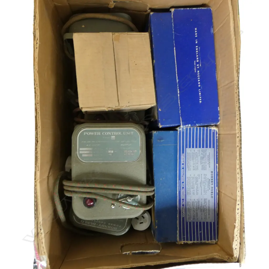 BOX OF HORNBY DUBLO POWER CONTROL UNITS ETC Image 1++