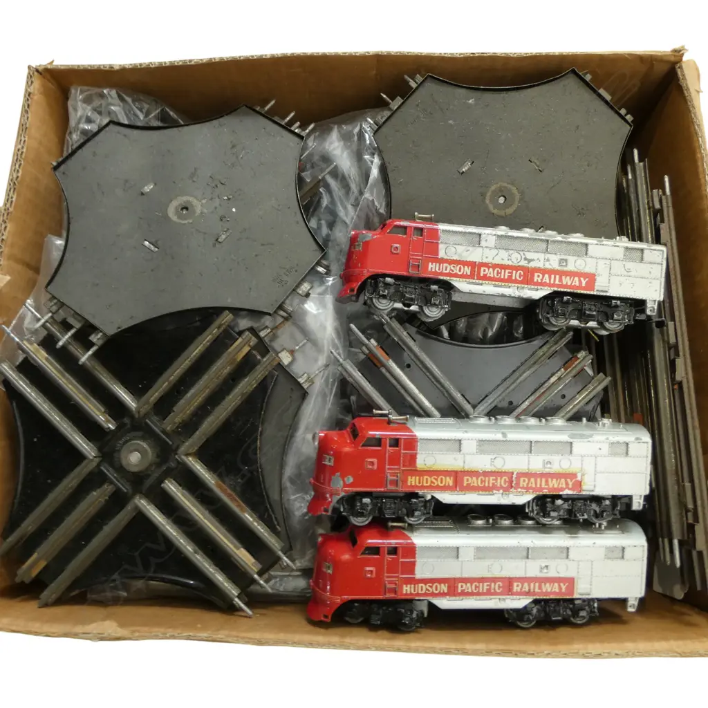BOX OF HORNBY DUBLO POWER CONTROL UNITS ETC Image 1++