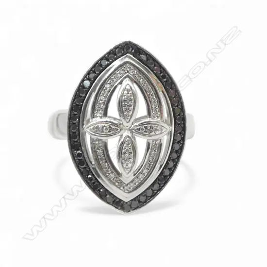 STG SILVER & BLACK & WHITE GEMSTONES ART DECO STYLE RING 5.02gms SIZE M