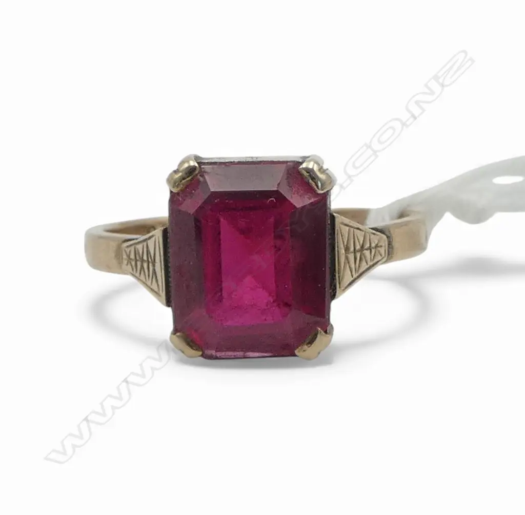 9CT SYN RED STONE RING, 2.7gms SIZE N Image 1++