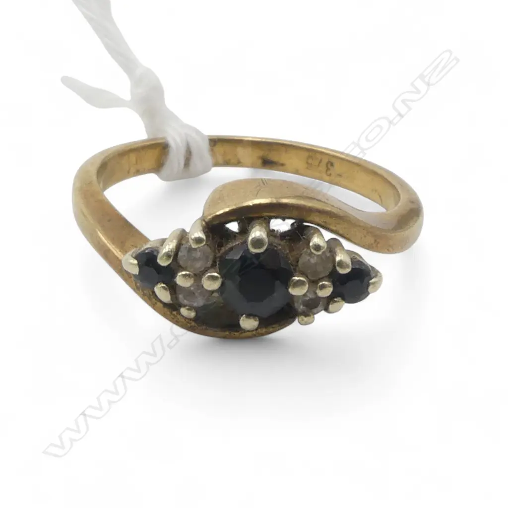 9ct GOLD, DIAMOND & SAPPHIRE RING 2.35gms SIZE I Image 1++