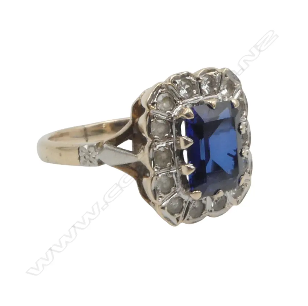 8ct (tested) GOLD BLUE & WHITE STONE CLUSTER RING 3.87gms SIZE J1/2 Image 1++