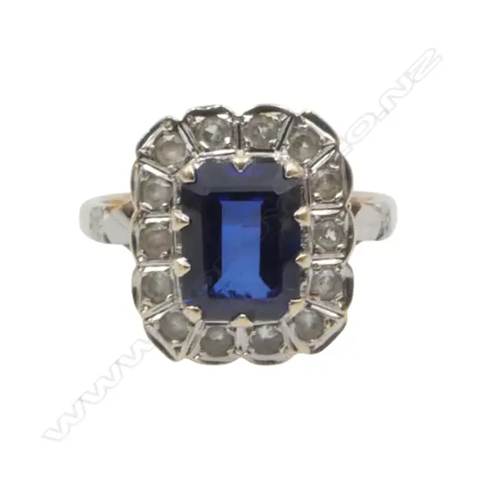 8ct (tested) GOLD BLUE & WHITE STONE CLUSTER RING 3.87gms SIZE J1/2