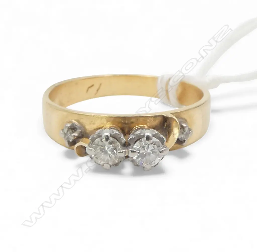 VINTAGE 18ct GOLD & 2 STONE DIAMOND RING 4gms SIZE Q Image 1++