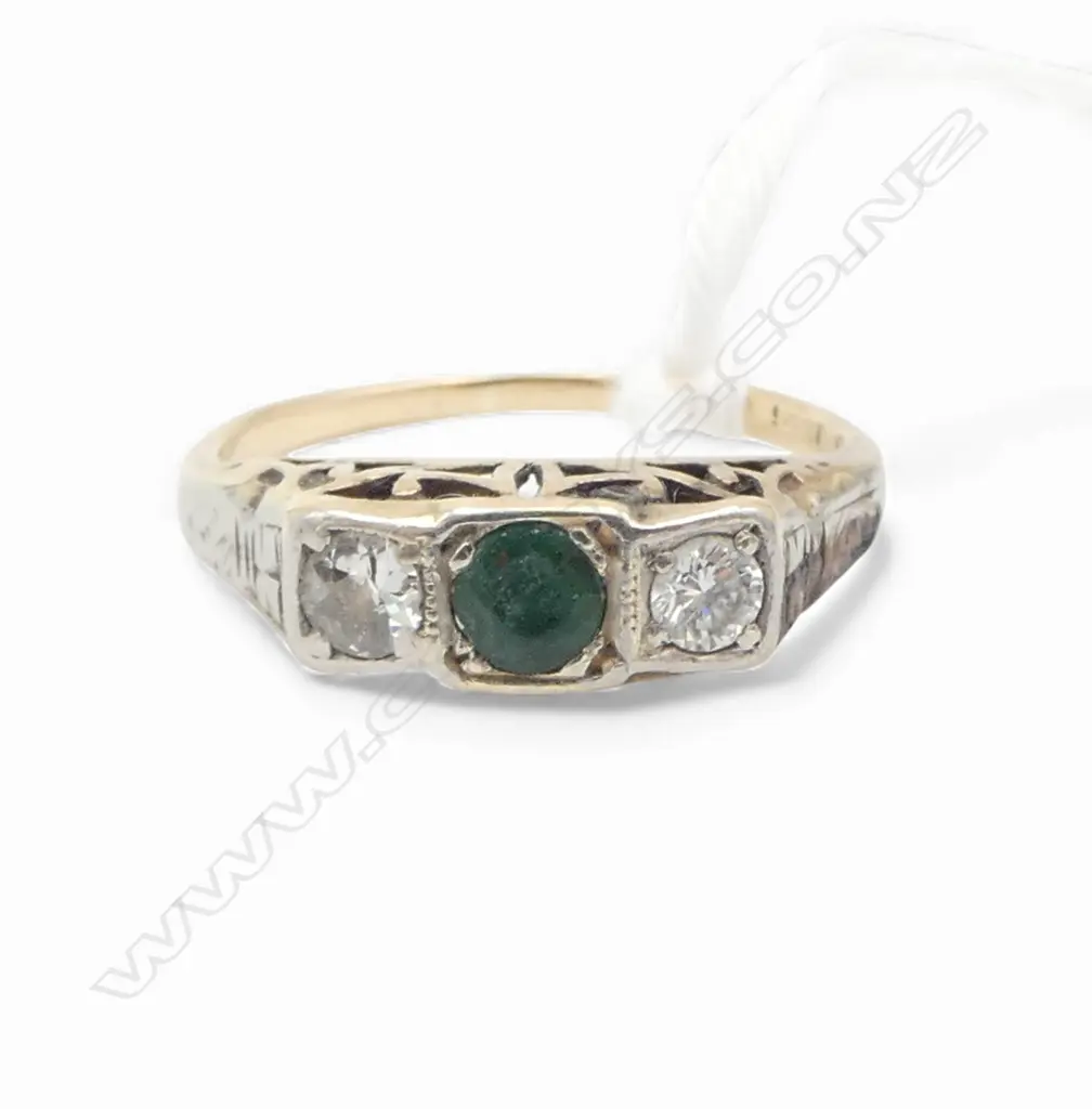 VINTAGE 18ct GOLD EMERALD & DIAMOND RING abrasion to emerald. 2.2gms SIZE M Image 1++