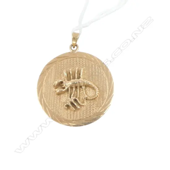 14ct GOLD SCORPIAN ZODIAC DISC PENDANT 6.3gms