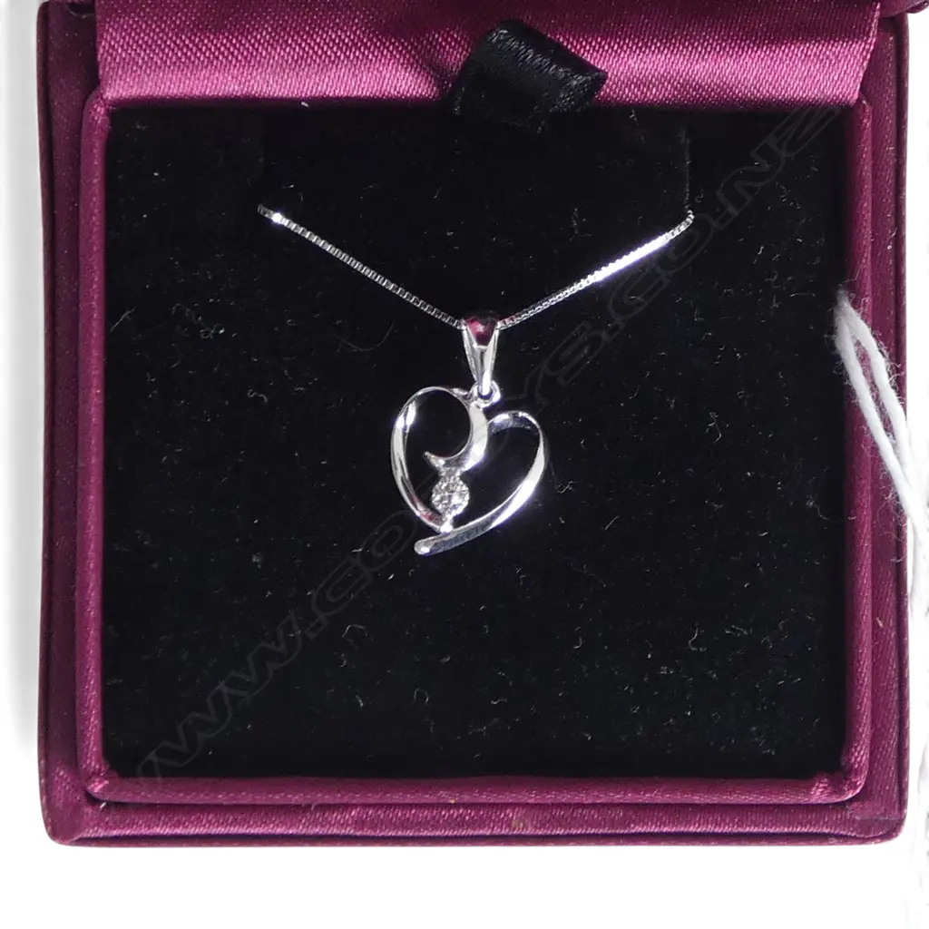 10ct WHITE GOLD & DIAMOND HEART PENDANT & CHAIN, L.400mm, 1.20gm Image 1++