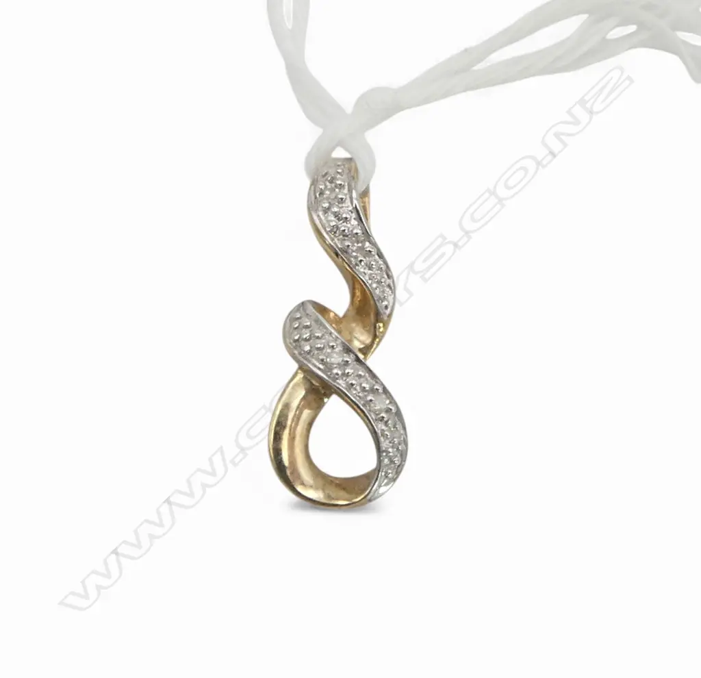 9ct GOLD & DIAMOND LOOPING KNOT PENDANT 0.77gms Image 1++