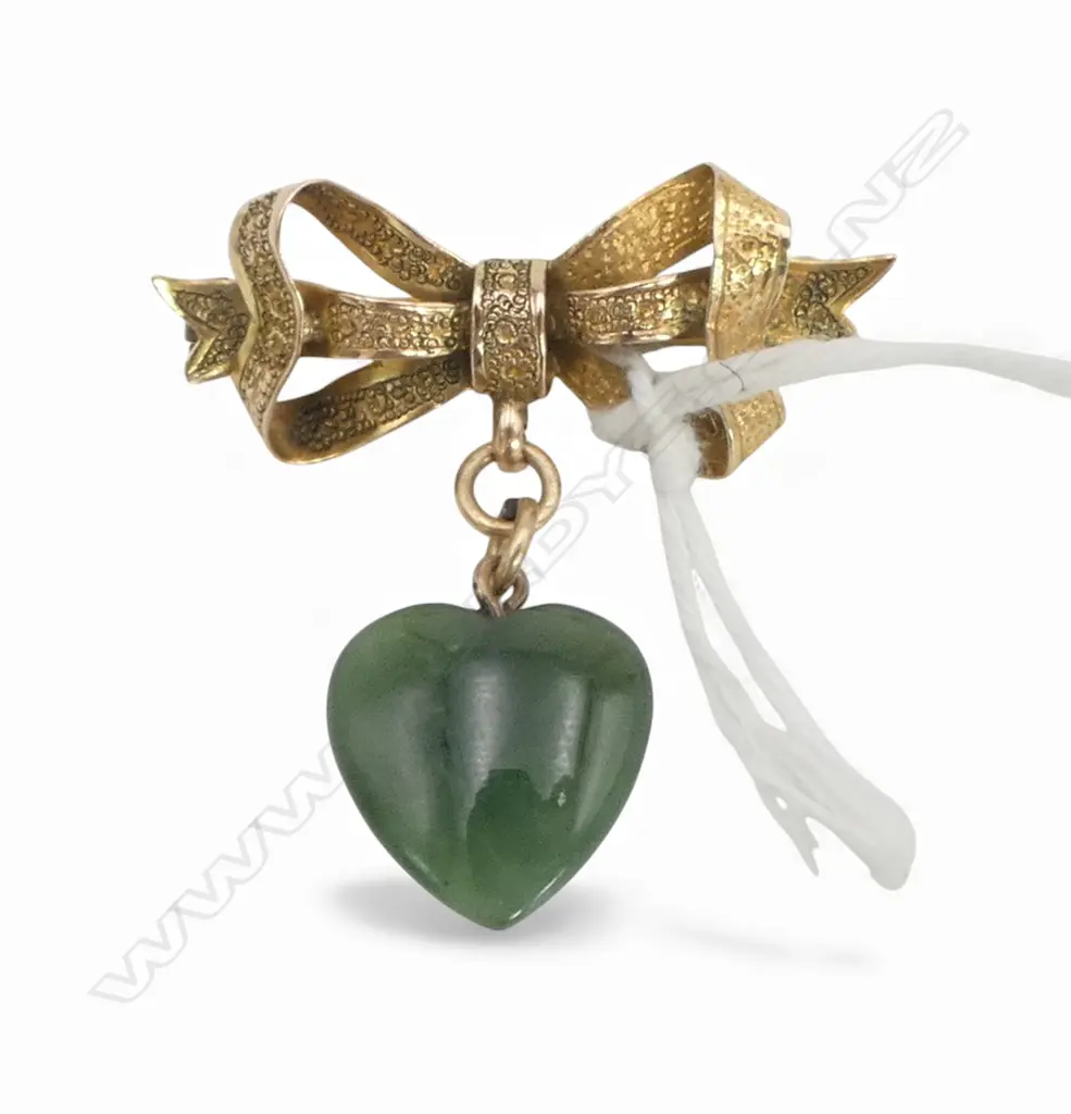 9ct GOLD & POUNAMU HEART BROOCH, metal pin, 3.1gm, 30 x 30mm Image 1++