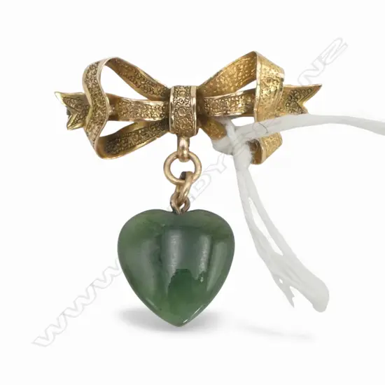 9ct GOLD & POUNAMU HEART BROOCH, metal pin, 3.1gm, 30 x 30mm