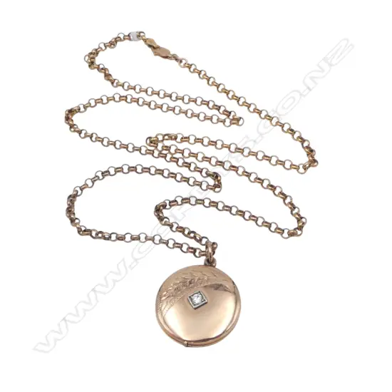 9CT PENDANT NECKLACE w. CLEAR STONE IN LOCKET 18.9 gms total