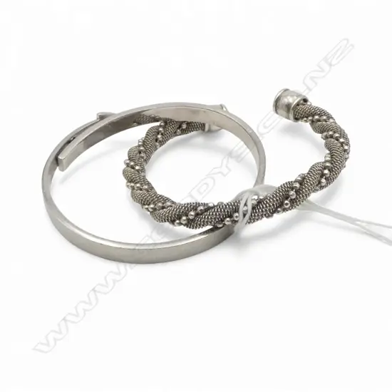 2 SILVER BANGLES, 47.7gm, ARROW BRACELET Dia.60 x 50mm