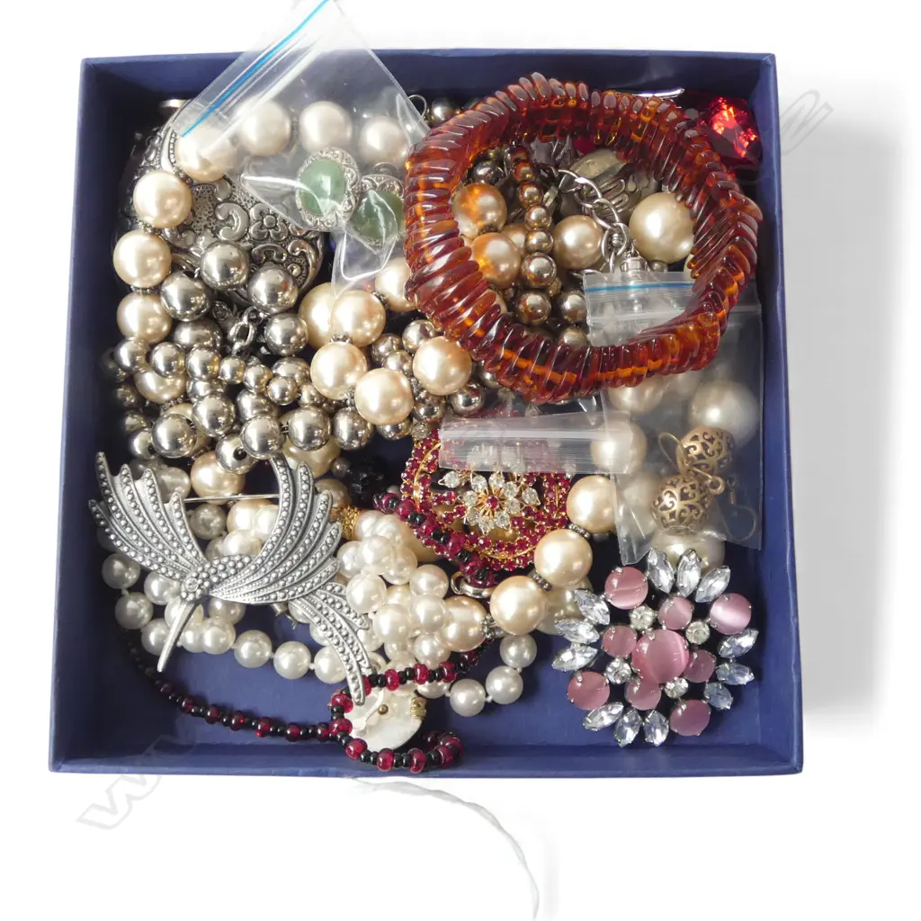 ASST. COSTUME JEWELLERY Image 1++