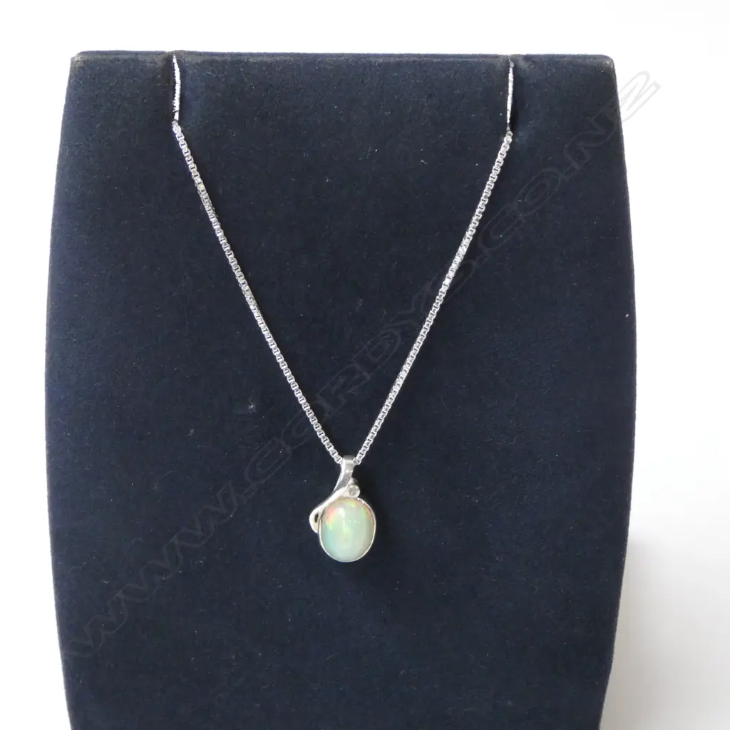 SILVER & OPAL PENDANT on SILVER CHAIN Image 1++