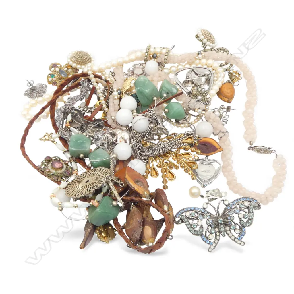 ASST. COSTUME JEWELLERY Image 1++