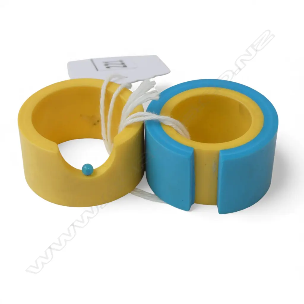 2 RESIN RINGS by JEWELLER KIM BRICE, SML/MED SIZE Image 1++