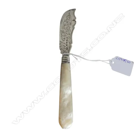 VICTORIAN S/SILVER & MOTHER OF PEARL BUTTER KNIFE L185MM TOTAL WIEGHT 56 GRMS