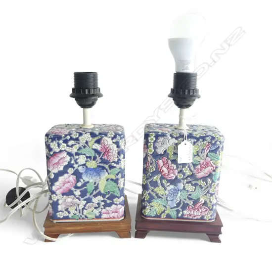 PR OF FAMILE ROSE TABLE LAMP ON WOOD BASES H280MM