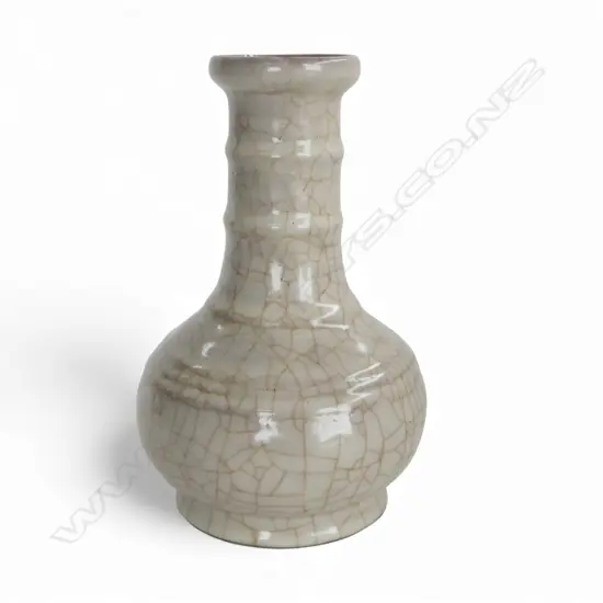Ge Yao String-Patterned Bottle. Celadon glaze showing a hazy and opaque effect  with crackle finish H.270mm