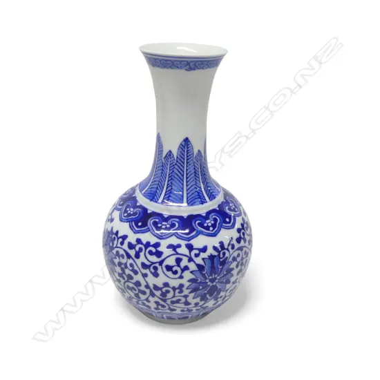 CHINESE EARLY 20C BLUE & WHITE VASE H230MM