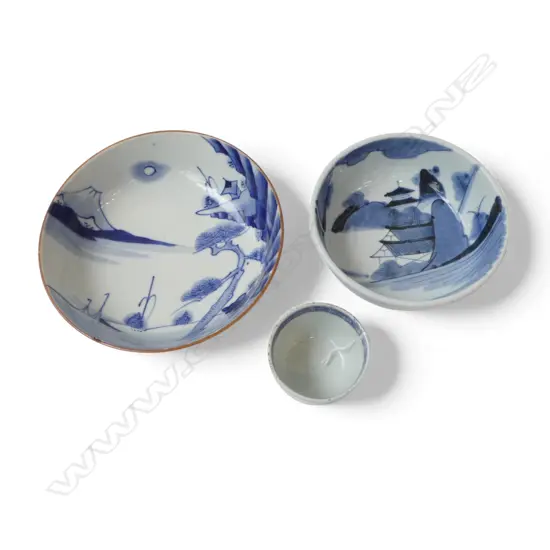 3 JAPANESE HAND-PAINTED BLUE & WHITE BOWLS