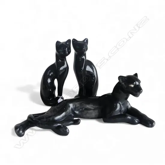 3 BLACK CERAMIC CATS; PR H.280mm (1 w. HAIRLINE), OTHER RECLINING L.450mm