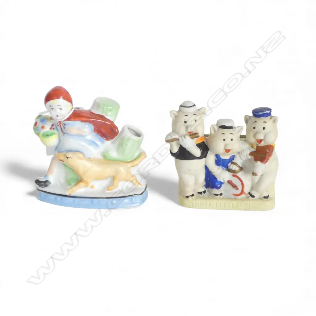 2 NOVELTY VINTAGE FLAT BACK TOOTH BRUSH HOLDERS: Three Little pigs + Little Red Riding Hood H.110mm Image 1++