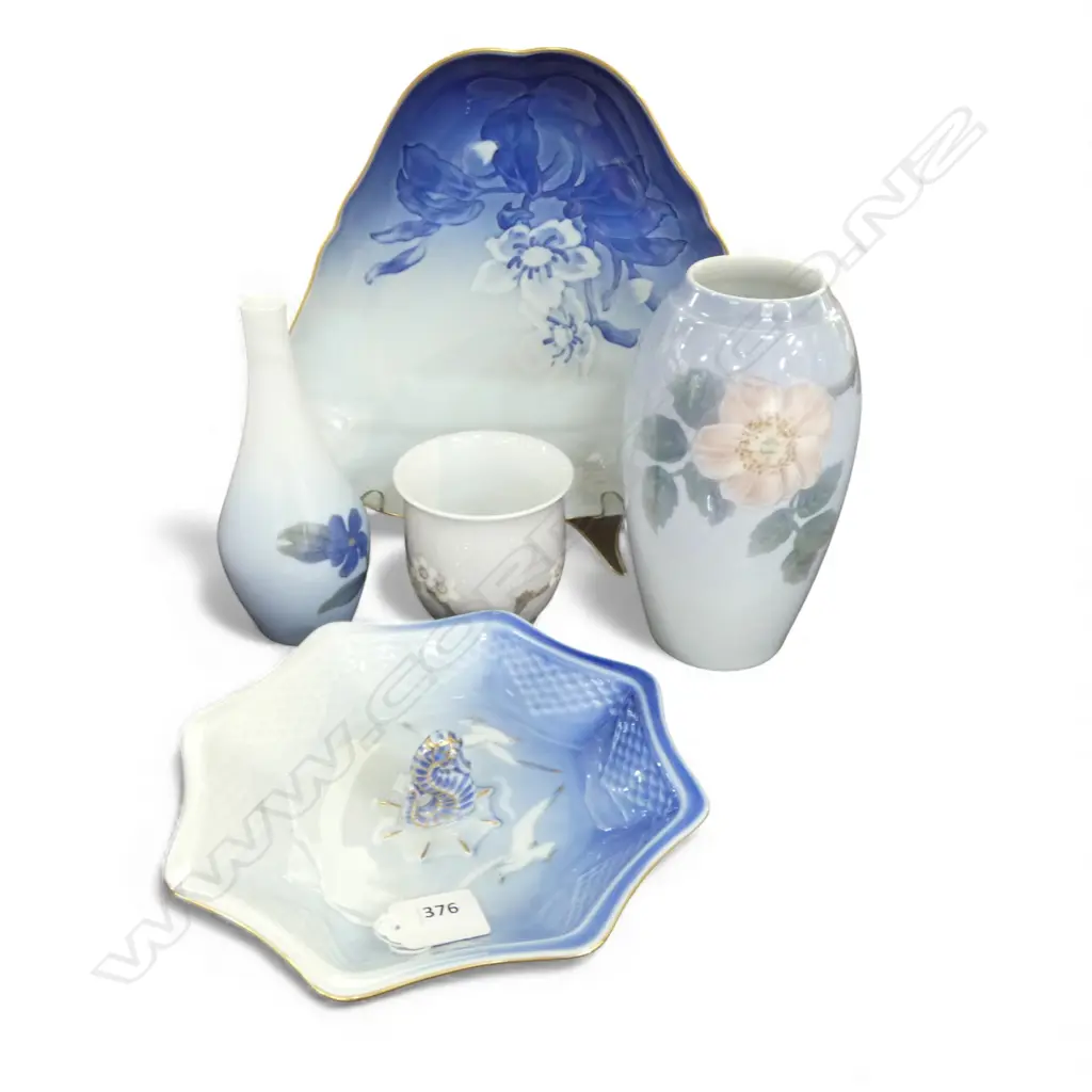 5 PCS BING & GRONDAHL; 2 DISHES, 2 VASES & BEAKER Image 1++