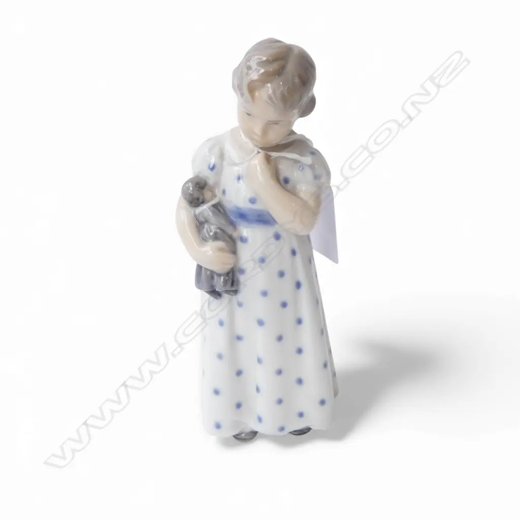 ROYAL COPENHAGEN GIRL w. DOLL #3539 H.145mm Image 1++