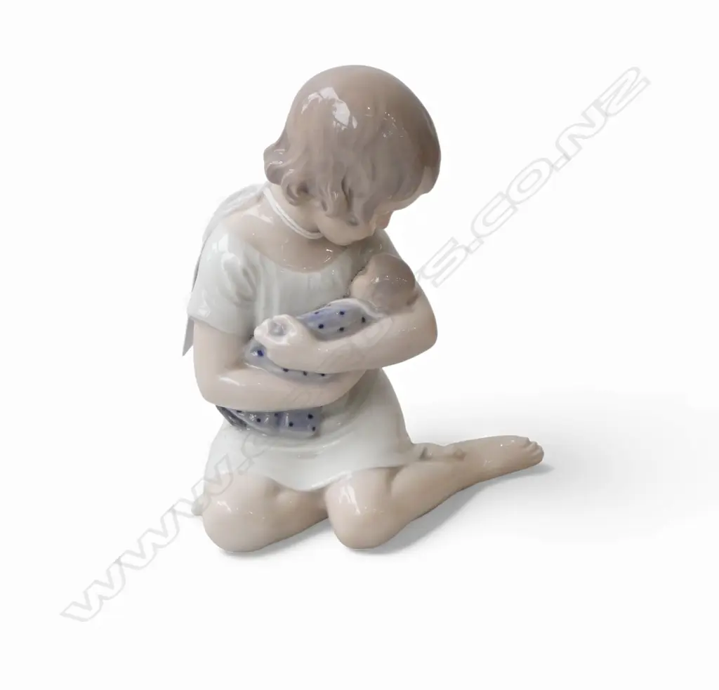 ROYAL COPENHAGEN GIRL w. DOLL #1998 H.125mm Image 1++