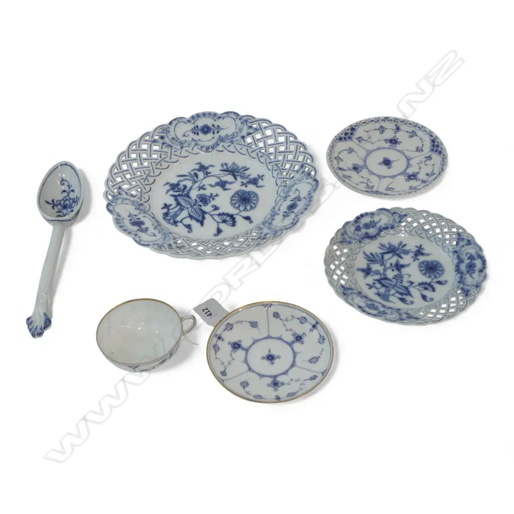 4 PCES B/W CHINA; ROYAL COPENHAGEN TRIO, MEISSEN SPOON, PLATE & COMPORT 215mm dia Image 1++