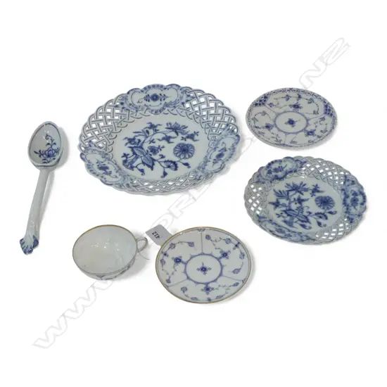 4 PCES B/W CHINA; ROYAL COPENHAGEN TRIO, MEISSEN SPOON, PLATE & COMPORT 215mm dia
