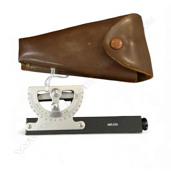 MIKASA HAND LEVEL IN LEATHER CASE 