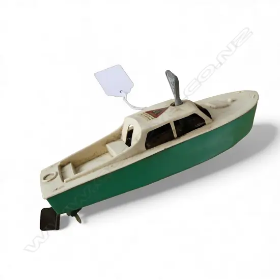 Vintage L.Bros England made under license in NZ PLASTIC TOY SPEED BOAT L.160mm key wind working with 'Minic Triang' key.