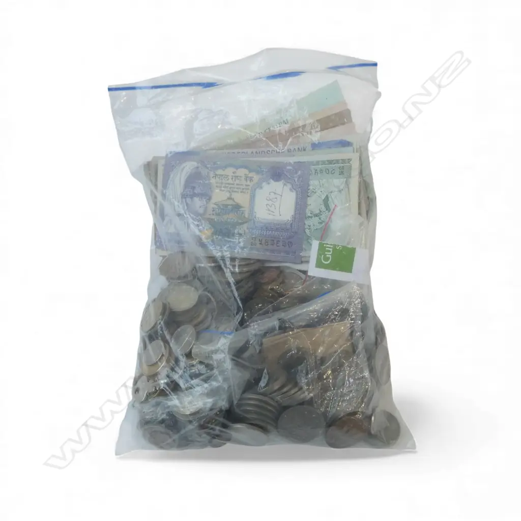 ASST. WORLD COINS & BANK NOTES Image 1++