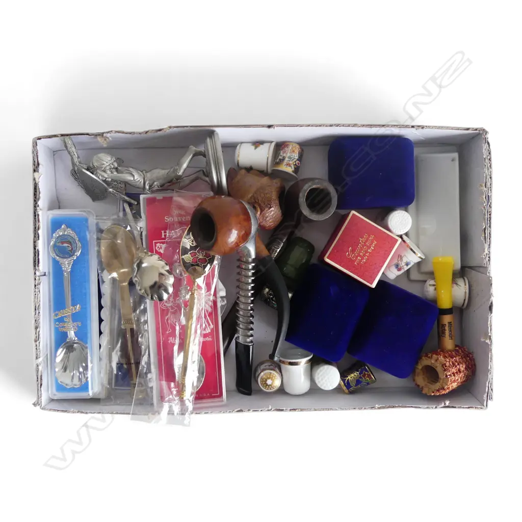 ASST. VINTAGE PIPES, THIMBLES & SOUVENIR TEASPOONS Image 1++