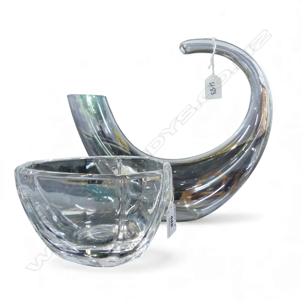 A STAMPED TIFFANY CLEAR GLASS BOWL 95 X 160mm WITH A CURVED GLASS WINE CARAFE 270 X 300mm Image 1++